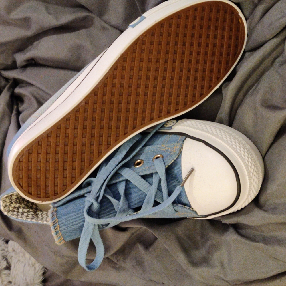 Shoes - Picture 4 of 4